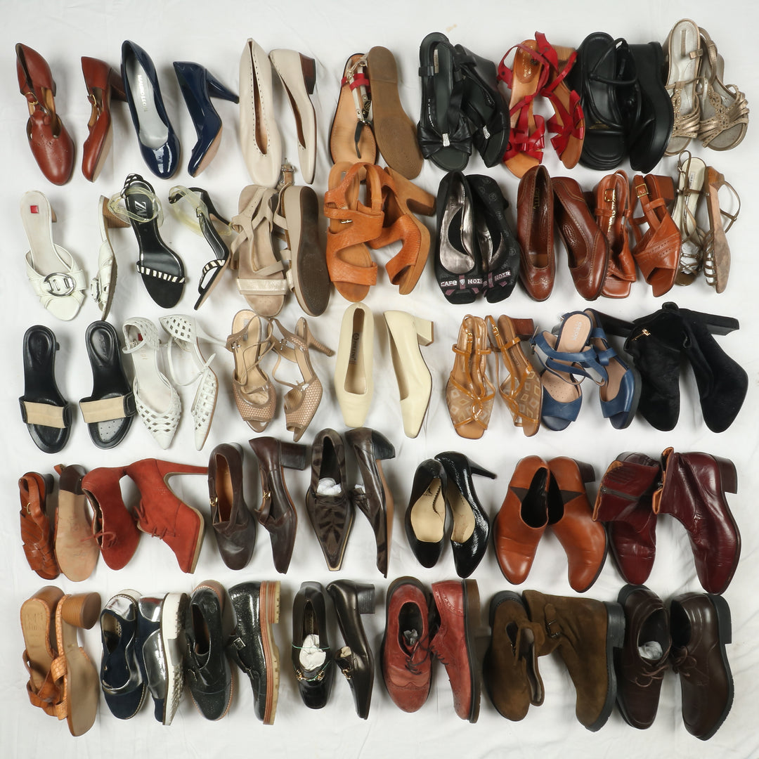 Stock sandali, stivali, scarpe e decollette vintage box da 36 paia donna