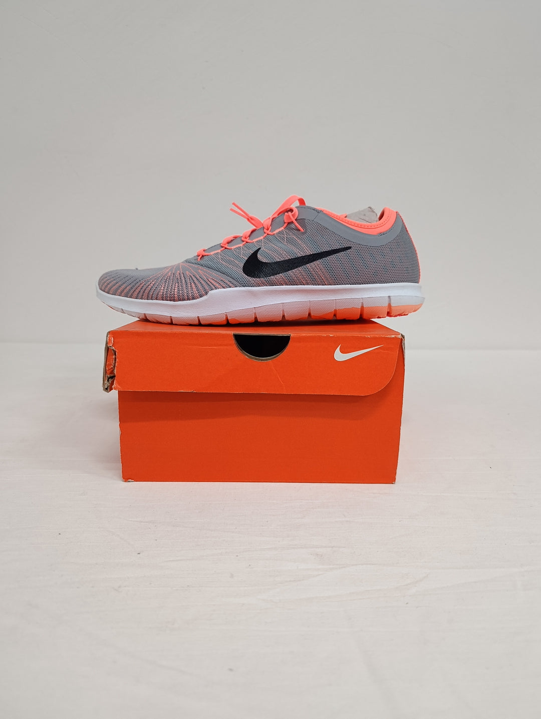 Nike wmns flex adpt tr scarpe nuove UK 8.5 Eur 43