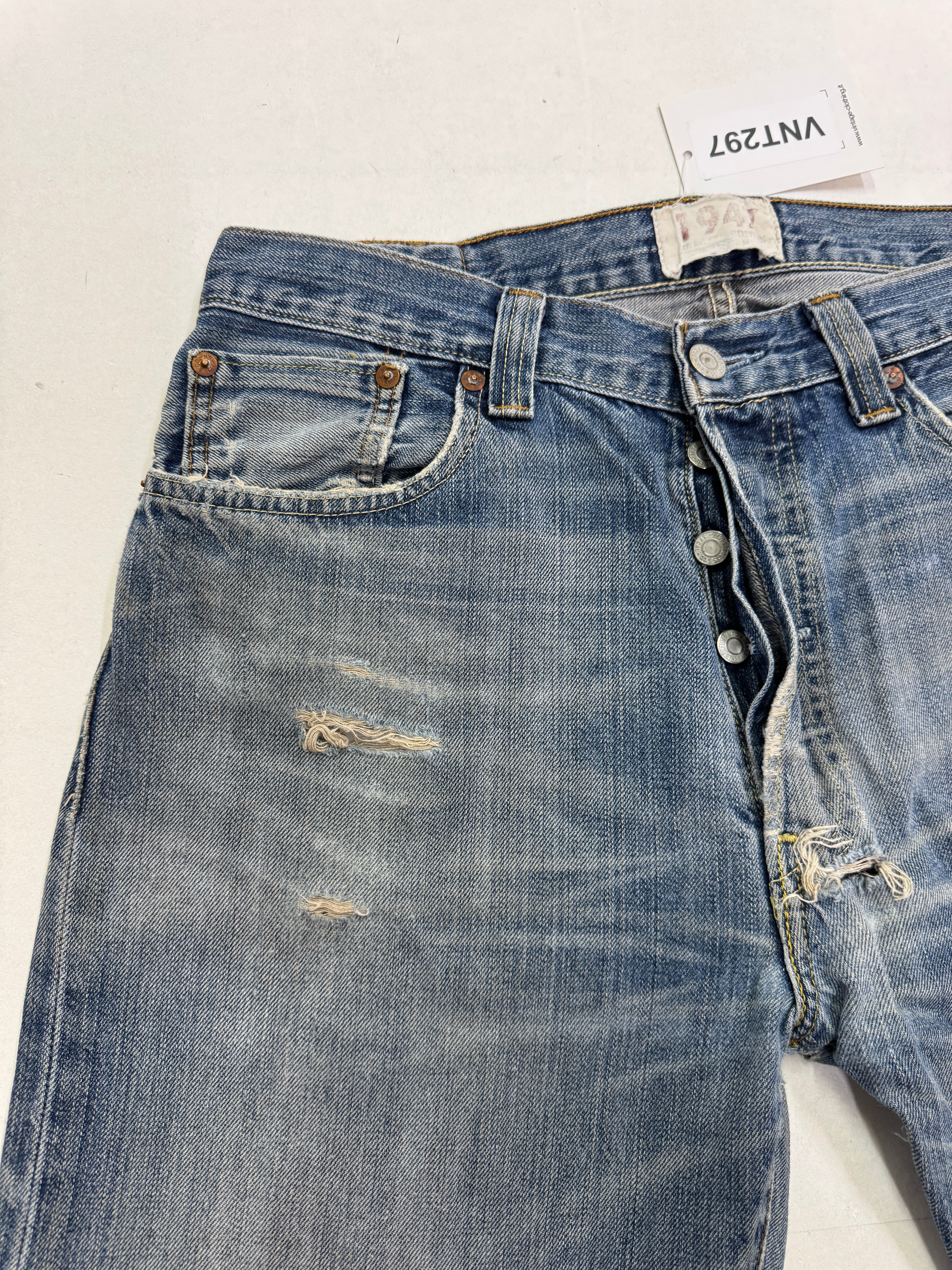 Levi's 501 1947' limited edition W33 L36 Riveted leather patch