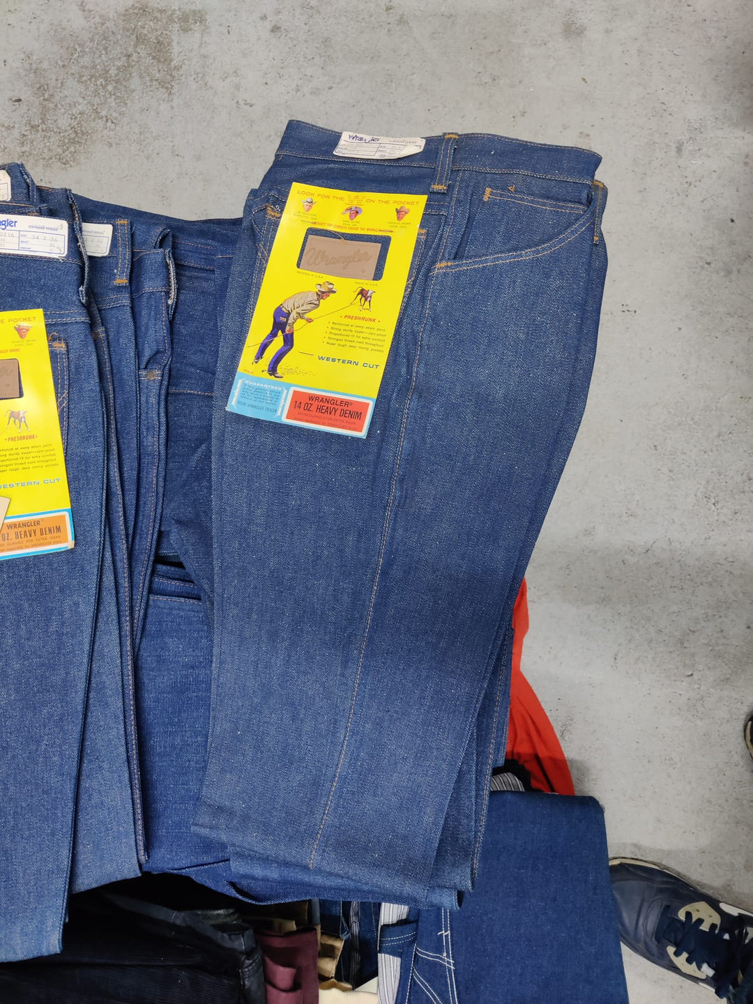 Stock Wrangler e Levi's Bell Buttoms bancale da 594pz denim vintage anni 70 deadstock