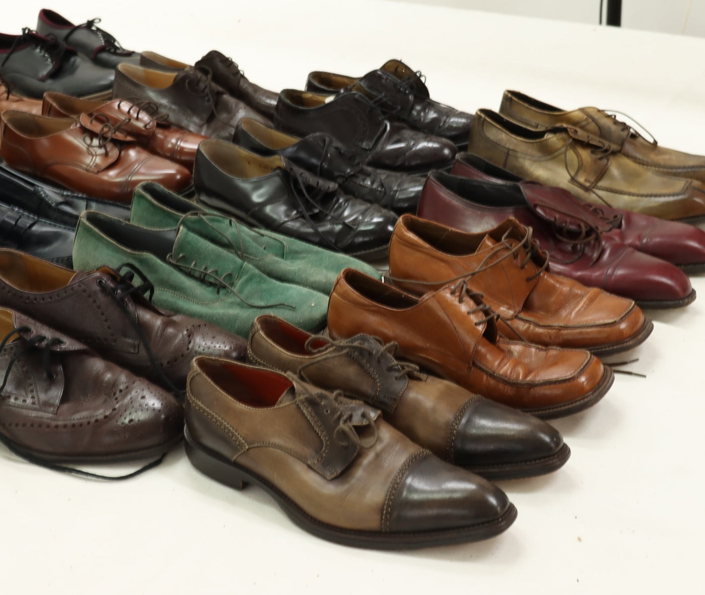 Scarpe casual uomo vintage box da 28pz colori e modelli misti