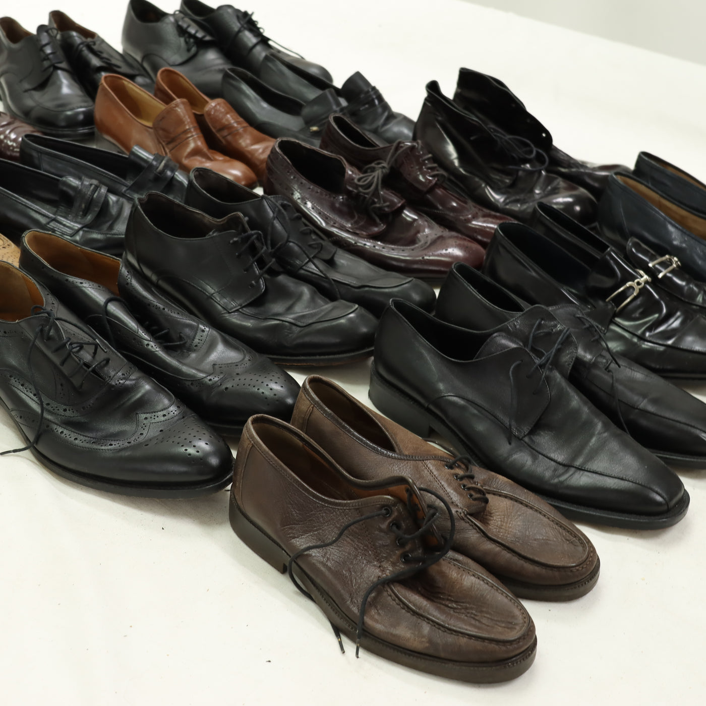 Scarpe Vintage da uomo box da 30pz colori e modelli misti