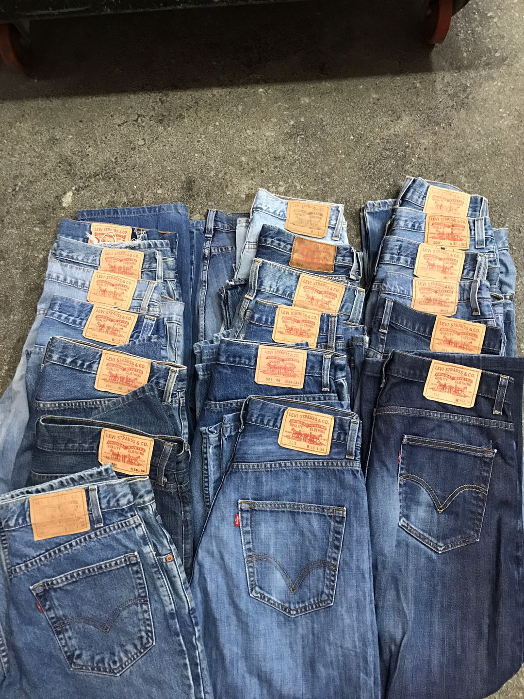 Levi's jeans vintage box da 35kg per remake - personalizzazioni