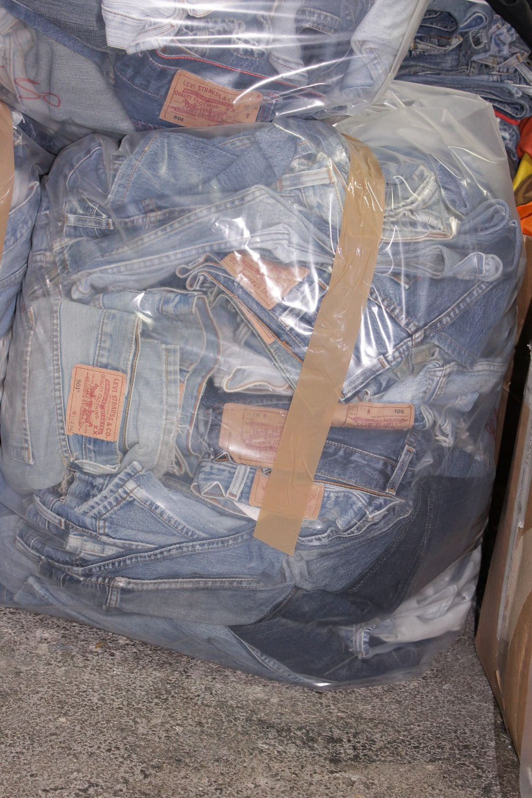 Levi's jeans vintage box da 35kg per remake - personalizzazioni