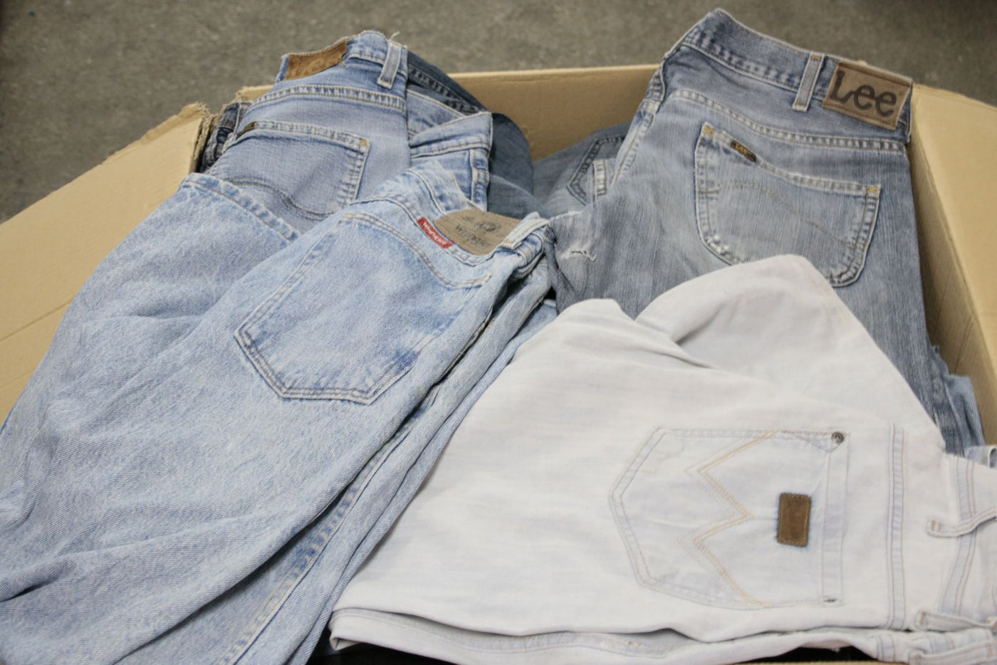 Lee e Wrangler jeans vintage 100% denim box da 35kg per remake - personalizzazioni